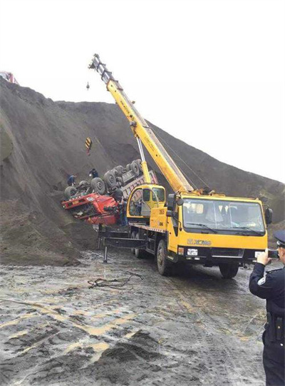 峨山上犹道路救援